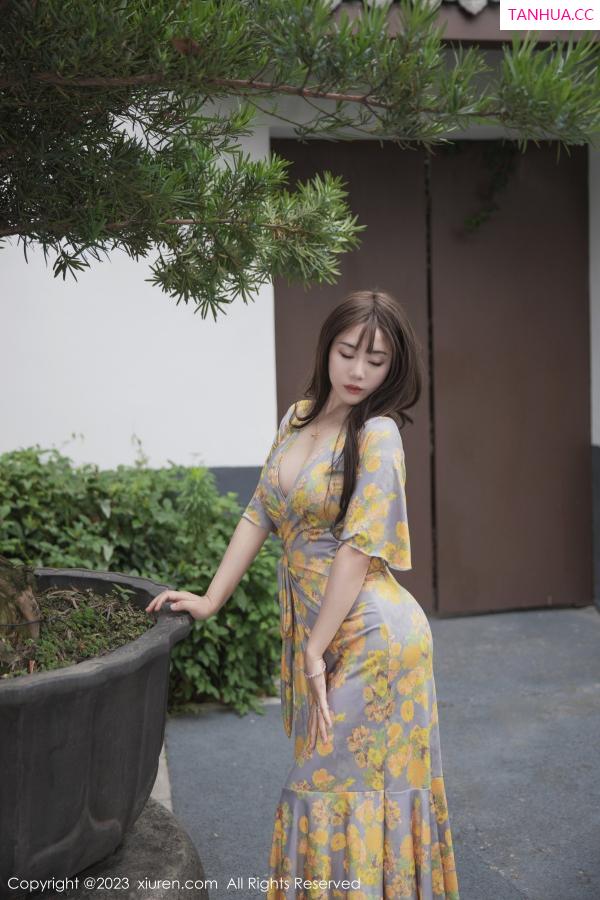   [XiuRen]高清写真图 2023.06.20 No.6949 严利娅Yuliya 长裙美腿第4张图片